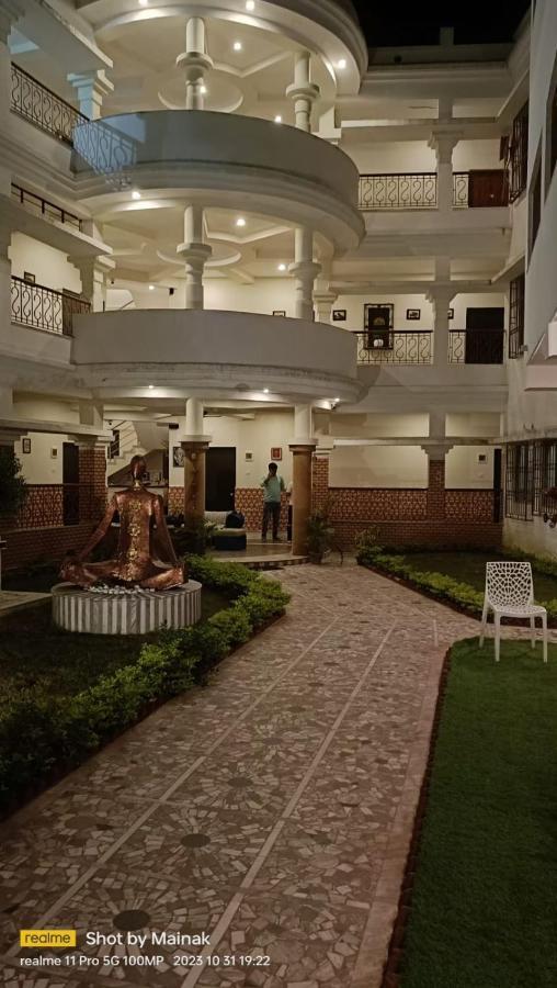 Hotel Kolam Shānti Niketan 외부 사진