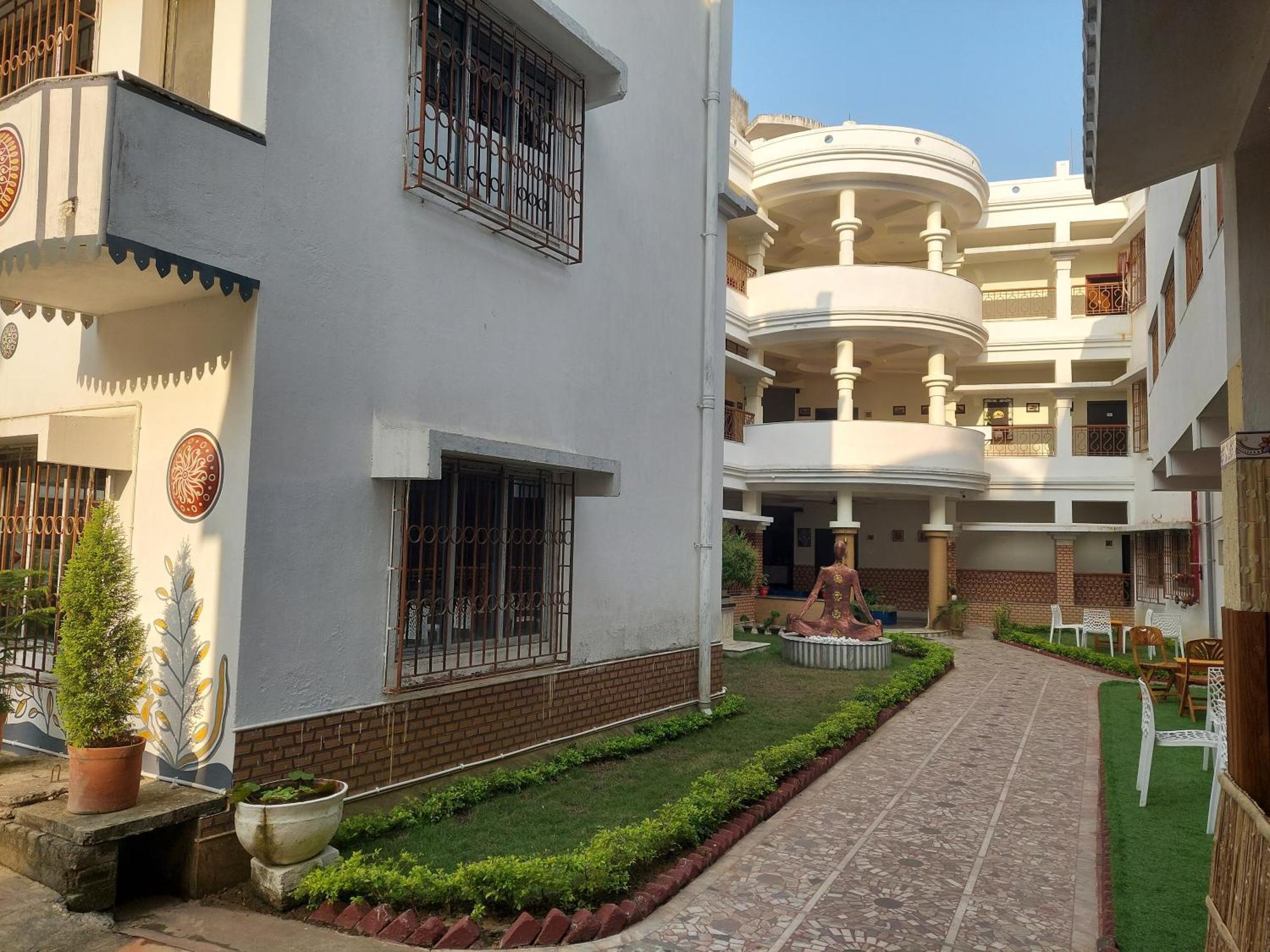 Hotel Kolam Shānti Niketan 외부 사진