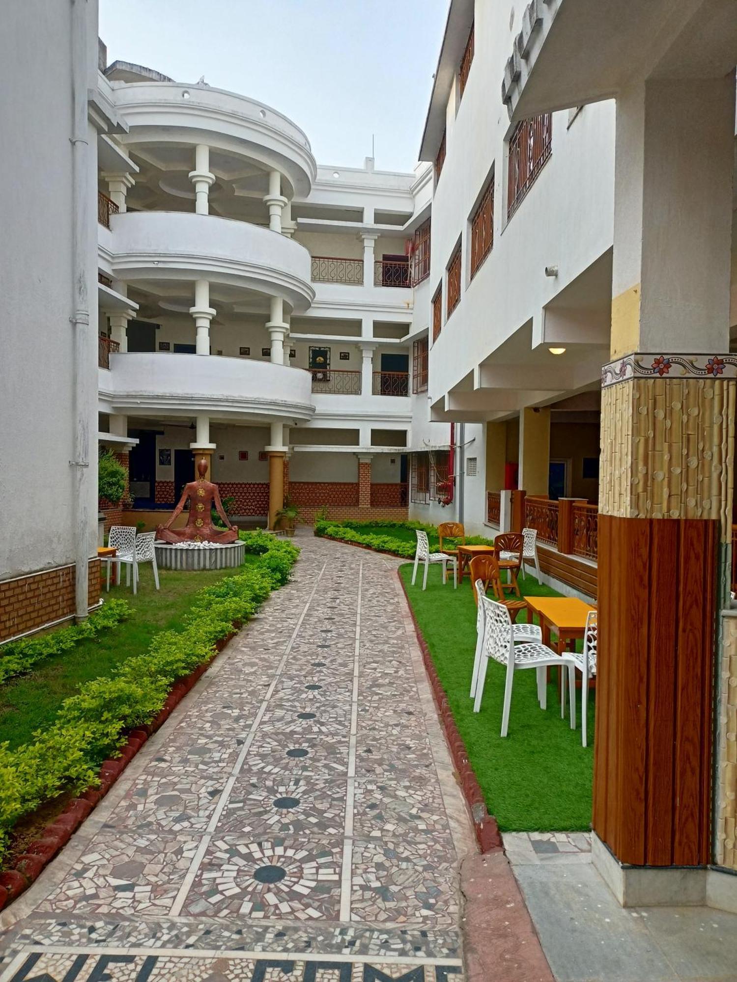 Hotel Kolam Shānti Niketan 외부 사진